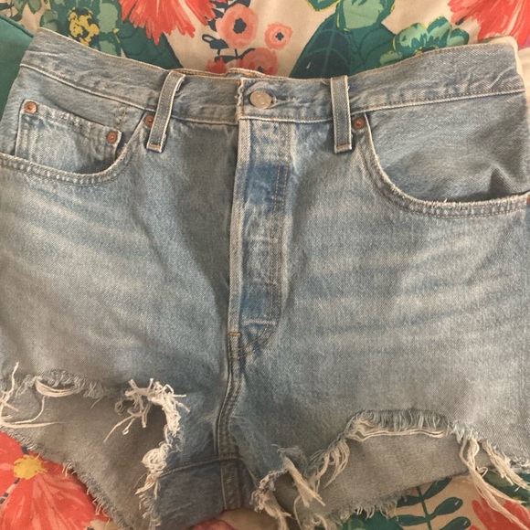 Levi’s shorts size 31 - Picture 2 of 3